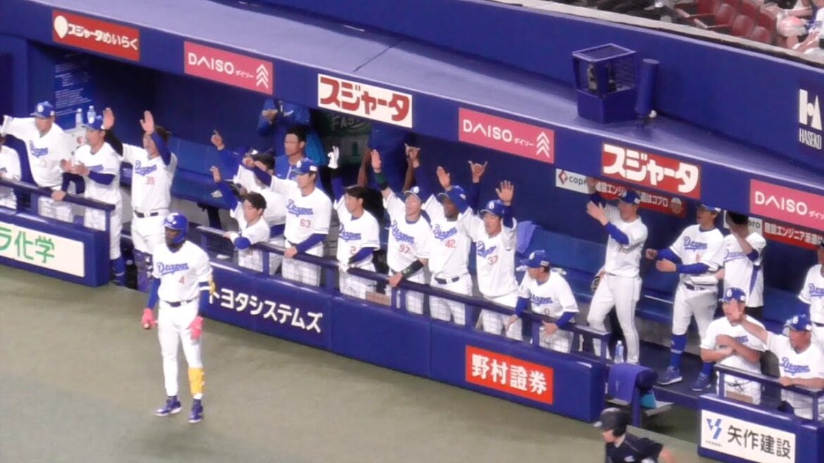 上林誠知　先制タイムリー3ベースの瞬間のドラゴンズベンチ　中日ドラゴンズVS東京ヤクルトスワローズ　2025/05/14