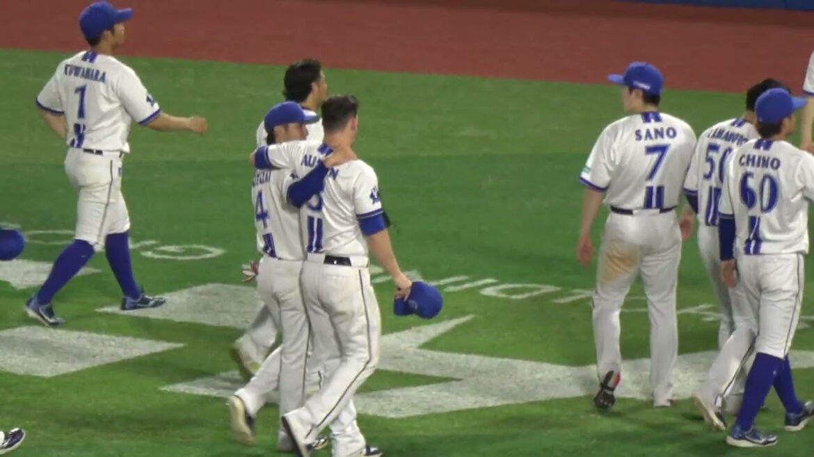 【横浜DeNAベイスターズ】勝利のハイタッチ後の度会隆輝とオースティン 現地映像 【横浜DeNAベイスターズ】勝利のハイタッチ後の度会隆輝とオースティン 現地映像