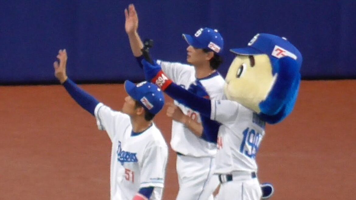 今日のヒーロー涌井秀章と上林誠知がファンの声援に応えドーム一周　中日ドラゴンズVS東京ヤクルトスワローズ　2025/05/14