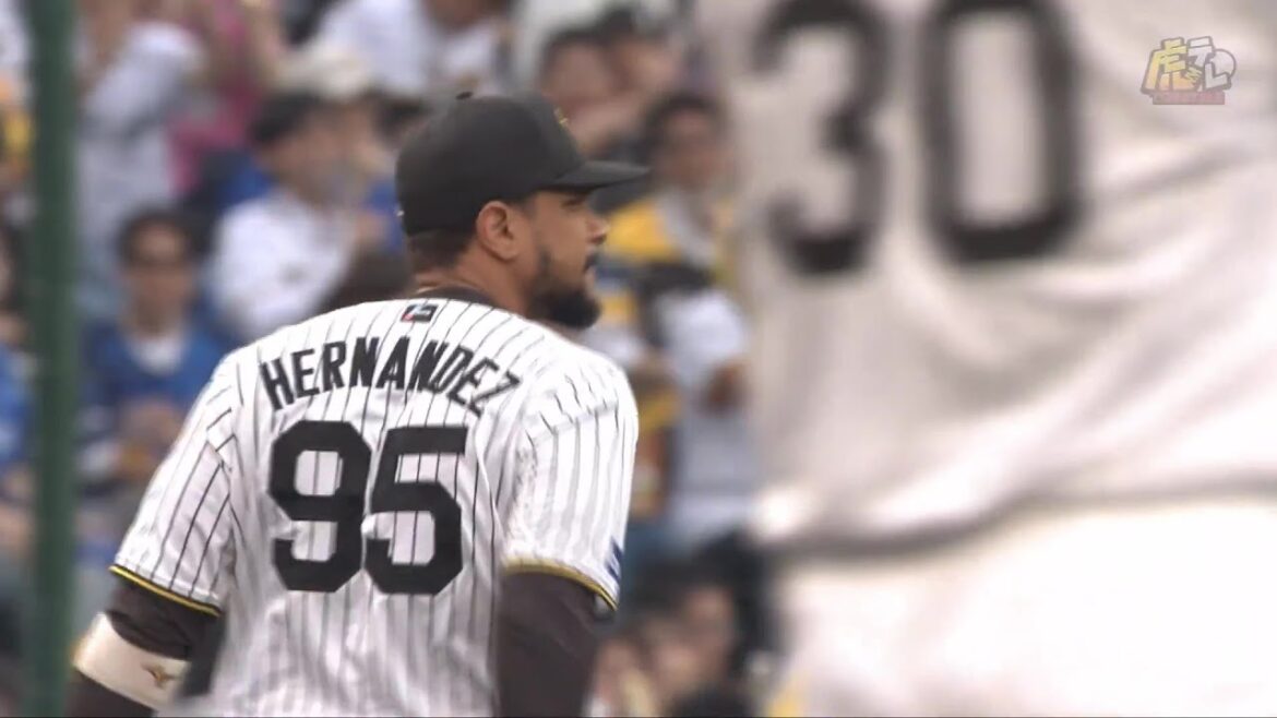 【プレイボール直後】1回表 #ヘルナンデス 選手がサード右の痛烈な打球をダイビングキャッチ！【2025/5/28Ｔ－ＤＢ】