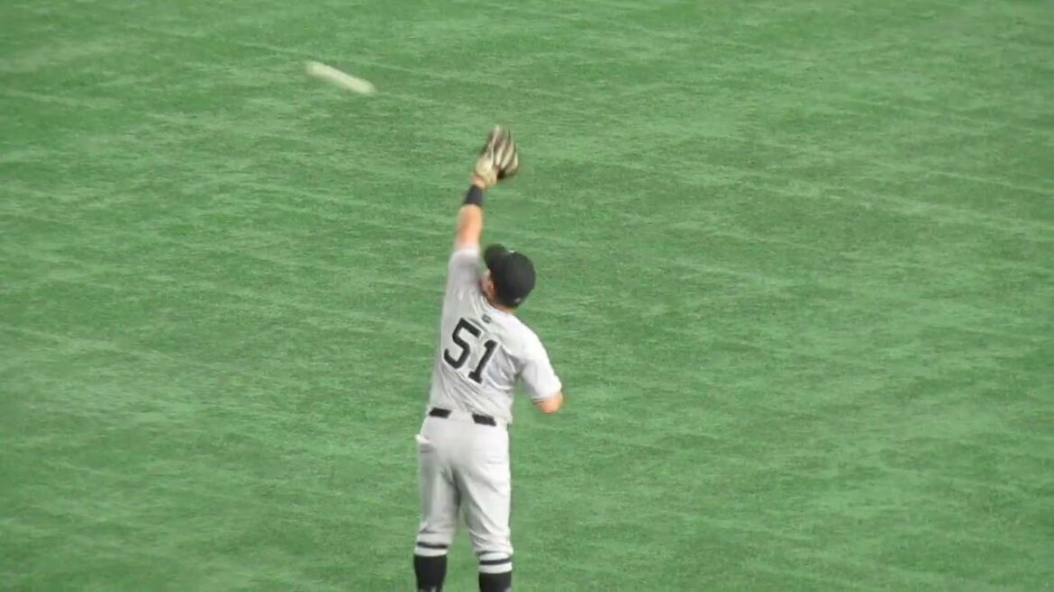 イニング間 浅野翔吾のキャッチボール【読売ジャイアンツ対 ヤクルトスワローズ2025年5月23日】