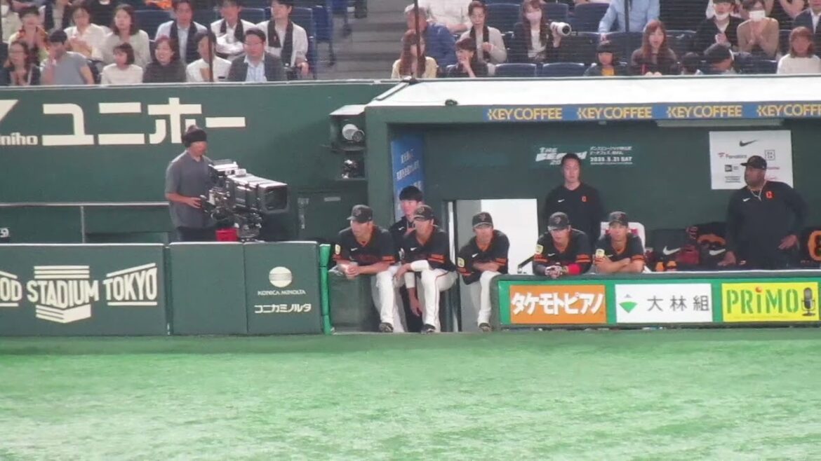 甲斐拓也の打席 キャベッジに話しかけたりするウィーラーさん（読売ジャイアンツ対 中日ドラゴンズ 2025年5月16日）