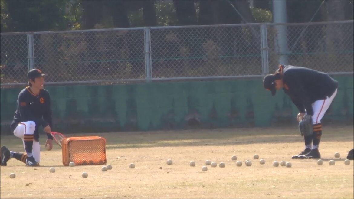 鈴木尚広コーチの特守を受ける舟越秀虎　～読売ジャイアンツ宮崎春季キャンプ2025～