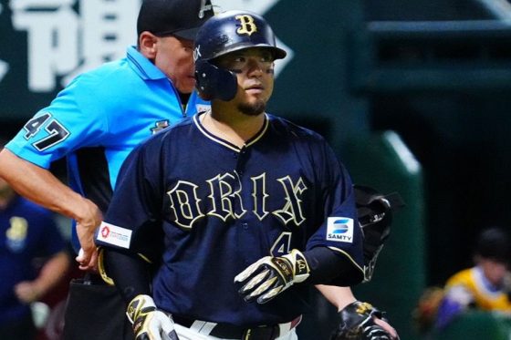 オリに暗雲…森友哉が負傷か 二塁打直後に足を引きずる→途中交代、場内沈黙 | Full-Count オリに暗雲…森友哉が負傷か 二塁打直後に足を引きずる→途中交代、場内沈黙 | Full-Count