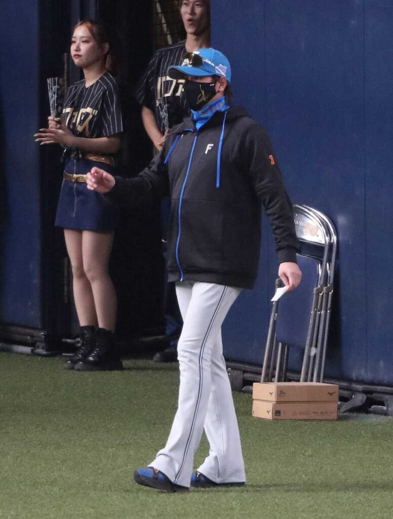 惜敗の日本ハム新庄監督、万波の“決勝落球”に苦言 「グラブに当てたんだから捕らないといけない」(スポニチアネックス) – Yahoo!ニュース – Yahoo!ニュース 惜敗の日本ハム新庄監督、万波の“決勝落球”に苦言 「グラブに当てたんだから捕らないといけない」(スポニチアネックス) - Yahoo!ニュース - Yahoo!ニュース