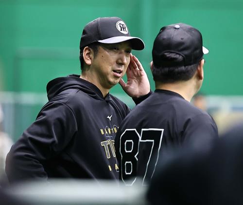 【阪神】藤川球児監督、離脱者相次ぐリリーフ陣に苦言「そんな甘い世界ではない」 – nikkansports.com 阪神対中日 野村コーチ(右)と話をする藤川監督(撮影・上田博志)