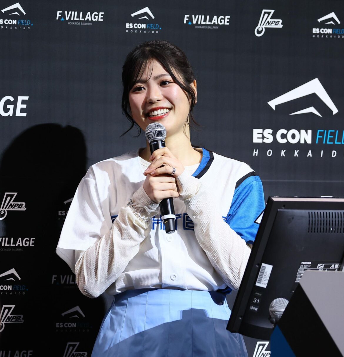 日本ハム本拠地で「カラオケ大会」 元ファイターズガールの滝谷美夢も「飾りじゃないのよ涙は」熱唱（デイリースポーツ） - Yahoo!ニュース - Yahoo!ニュース