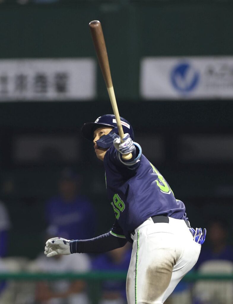 今季初スタメンのヤクルト・北村拓己、プロ0被弾の松山から1号「体の反応がうまくいってくれた」（サンケイスポーツ） - Yahoo!ニュース - Yahoo!ニュース