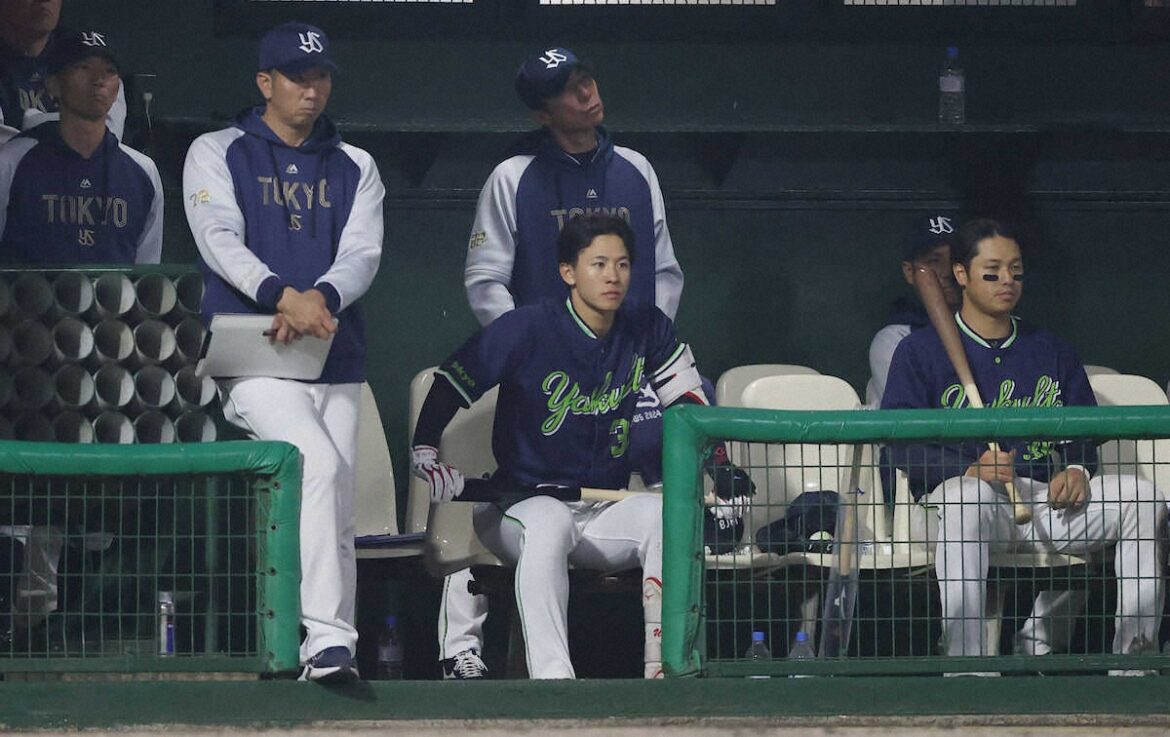 逆転負けのヤクルト 痛すぎる2つの失策…ともに先頭打者の出塁許し失点 先発・小川は自責1も5失点（スポニチアネックス） - Yahoo!ニュース - Yahoo!ニュース