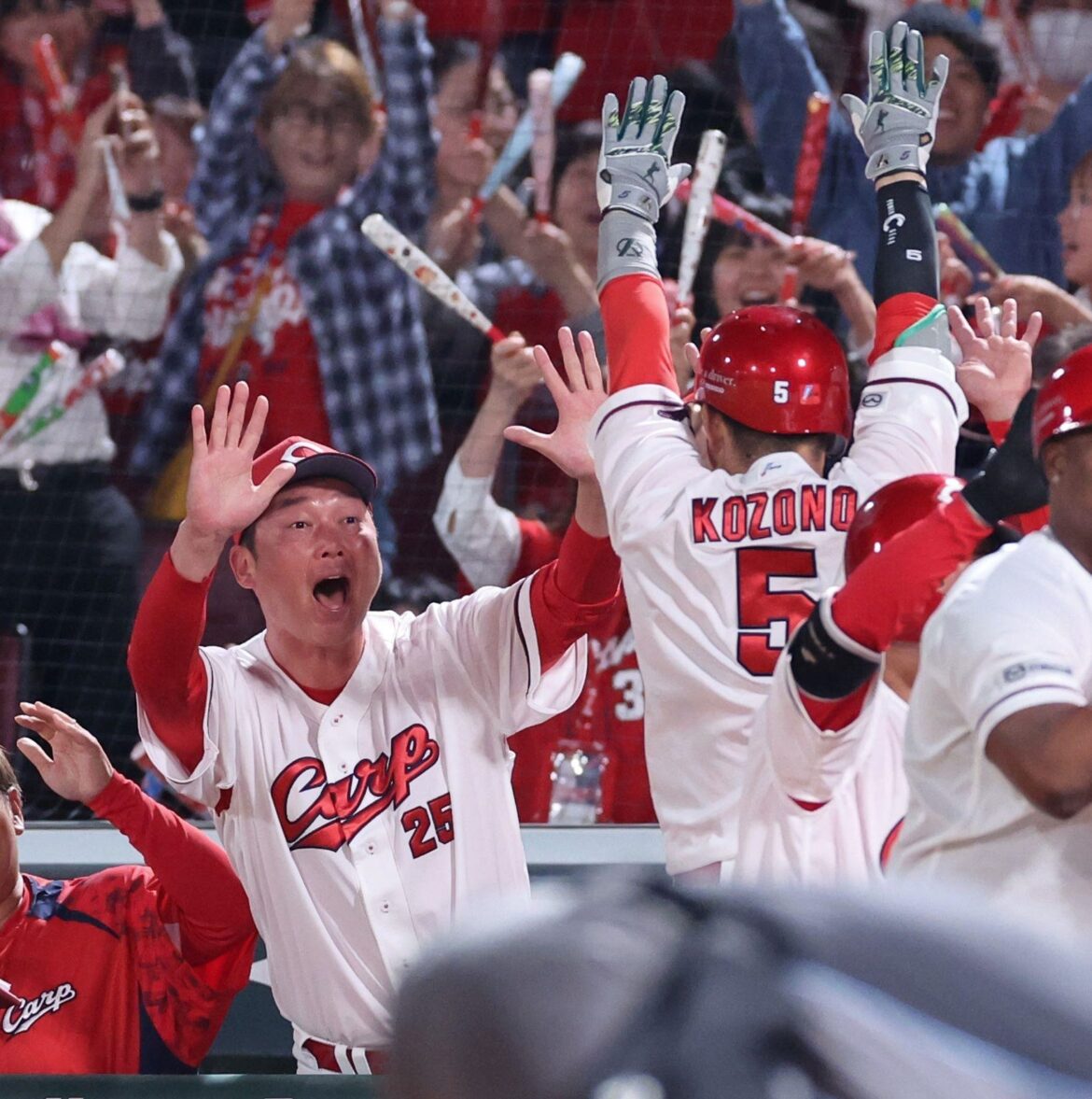 広島が鮮やか逆転勝ち！小園が値千金の逆転満塁弾 マツダでの巨人戦は６戦６勝（デイリースポーツ） - Yahoo!ニュース - Yahoo!ニュース