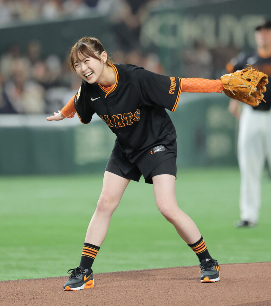【巨人】女優の田畑志真がワンバウンド始球式「けがなく楽しく野球をやられている姿をこれからもずっと見られれば」 – スポーツ報知 始球式を行う田畑志真(カメラ・小林 泰斗)