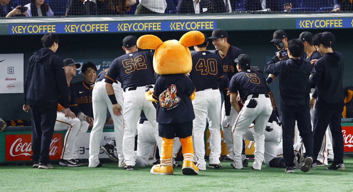 巨人・ウィーラー巡回打撃コーチ 試合前の円陣で日本語で「ゼッタイカツ！オネガイシマス！」（スポニチアネックス） - Yahoo!ニュース - Yahoo!ニュース