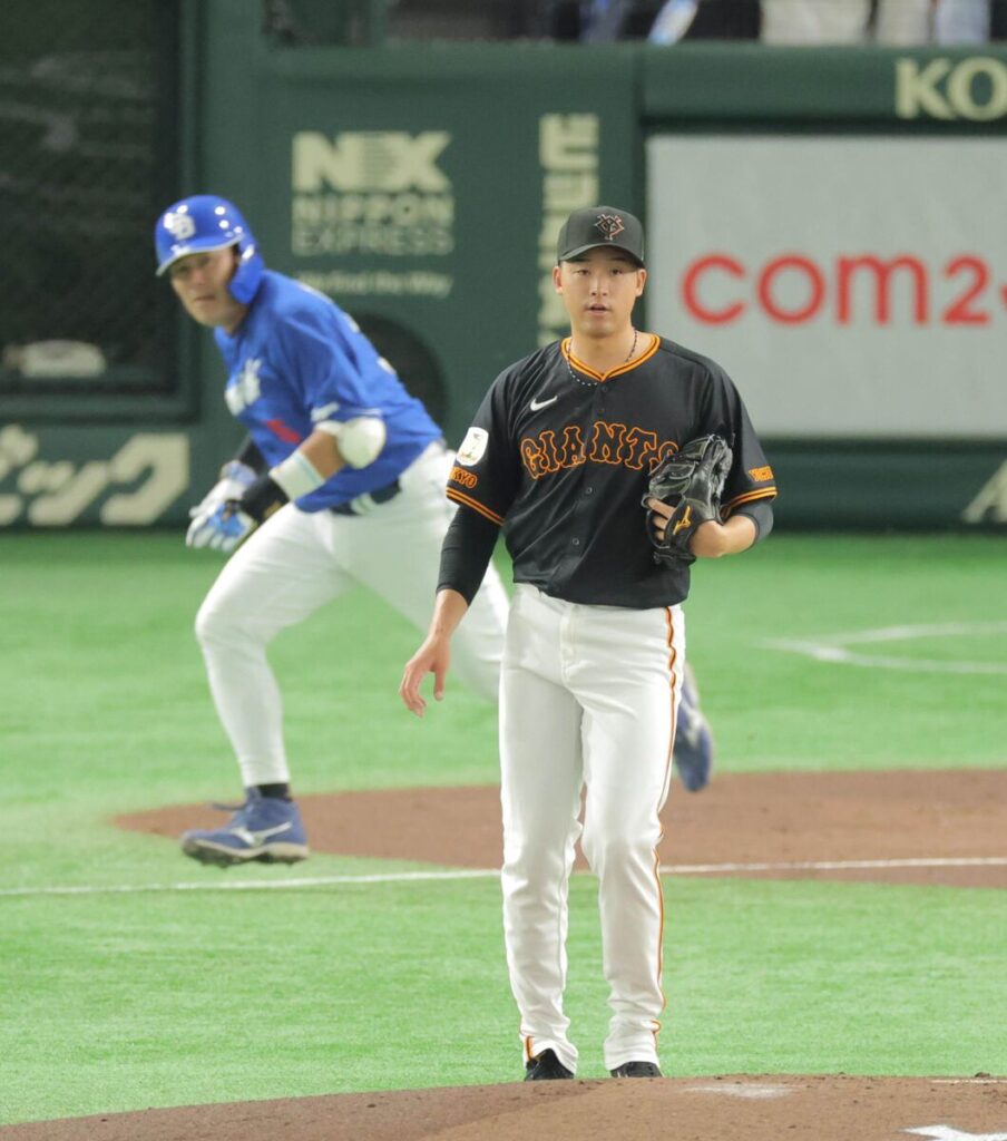 ２回２死一、二塁、木下拓哉に中前適時打を打たれた堀田賢慎