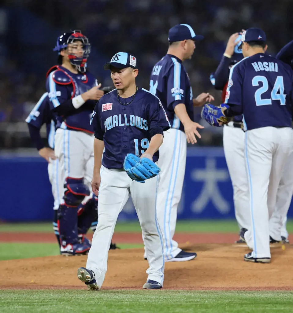 ヤクルト投壊で逆転負け　先発・石川は5回途中7失点、今季2度目2桁失点で5位中日と3ゲーム差に - スポニチ Sponichi Annex 野球