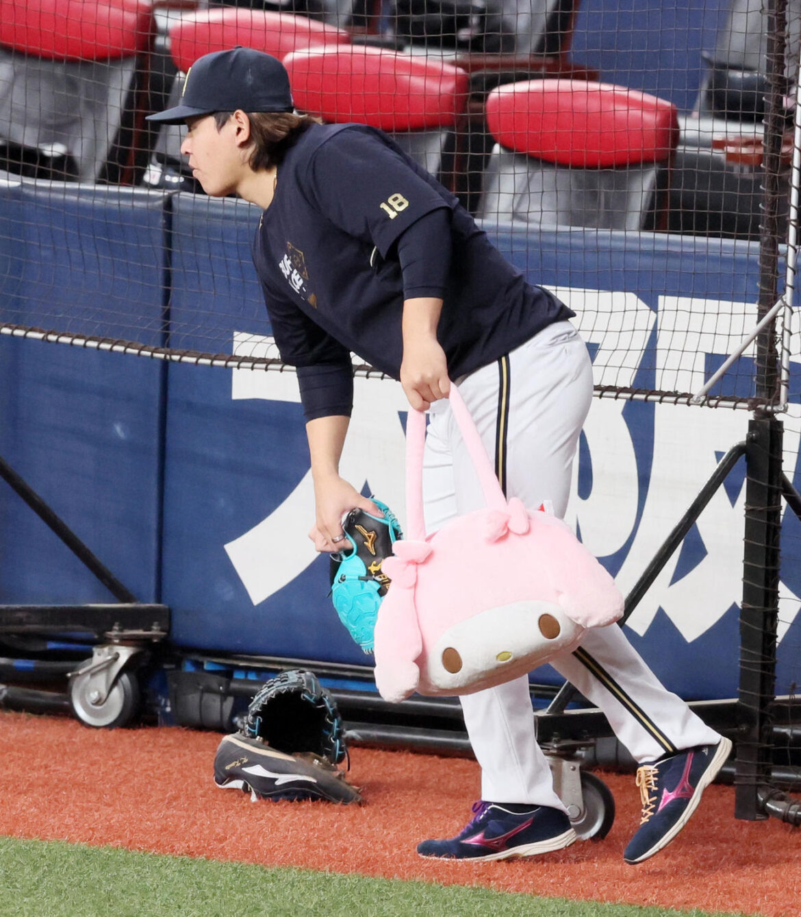 【オリックス】21日ロッテ戦にハローキティ来場 マチャドの“マイメロバッグ”きっかけで特別ギフトが贈呈（日刊スポーツ） - Yahoo!ニュース - Yahoo!ニュース