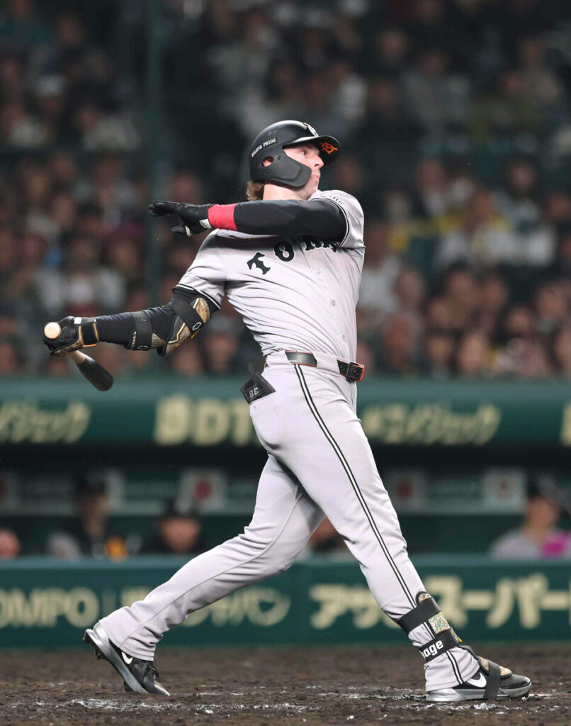 キャベッジは第９３代４番打者として甲子園にアーチをかける