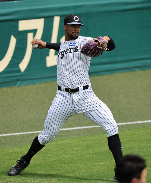 【阪神】22日先発デュプランティエ「絶対に抑えてやる」G倒に闘志 全球種の軌道を入念に確認 – プロ野球 – nikkansports.com キャッチボールで調整する阪神デュプランティエ(撮影・西尾就之)