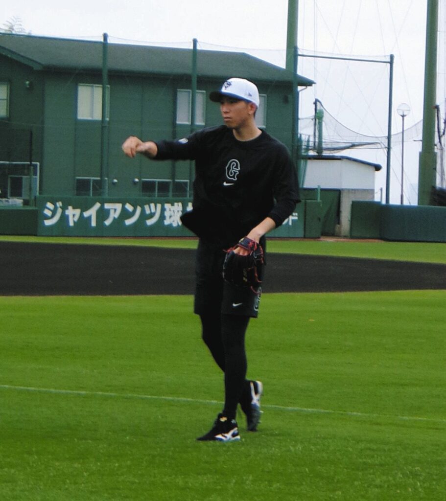 巨人・戸郷翔征”新フォーク”投入「どんな変化するか楽しみ」 虎狩りで今季初勝利目指す 20日先発 阿部慎之助監督「エースが勝てないと」（中日スポーツ） - Yahoo!ニュース - Yahoo!ニュース