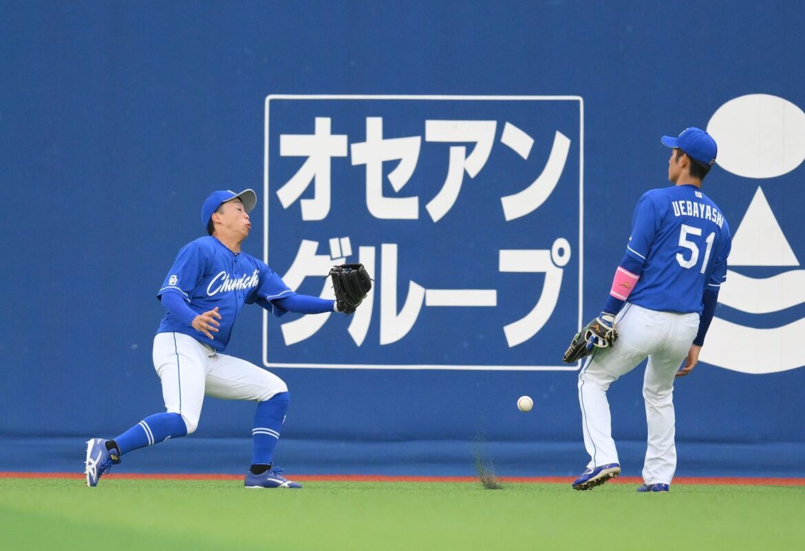 中日の中堅・岡林と右翼・上林がＤｅＮＡ・宮崎の飛球をお見合い 記録は右中間二塁打に（デイリースポーツ） - Yahoo!ニュース - Yahoo!ニュース