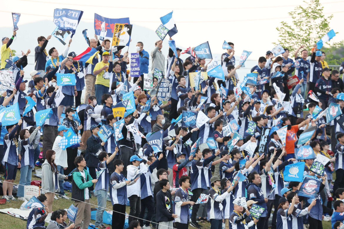 【西武】まるで銀河鉄道の夜に思えたキラキラ光る西武ファン応援席 盛り上がりに選手もニコニコ（日刊スポーツ） - Yahoo!ニュース - Yahoo!ニュース