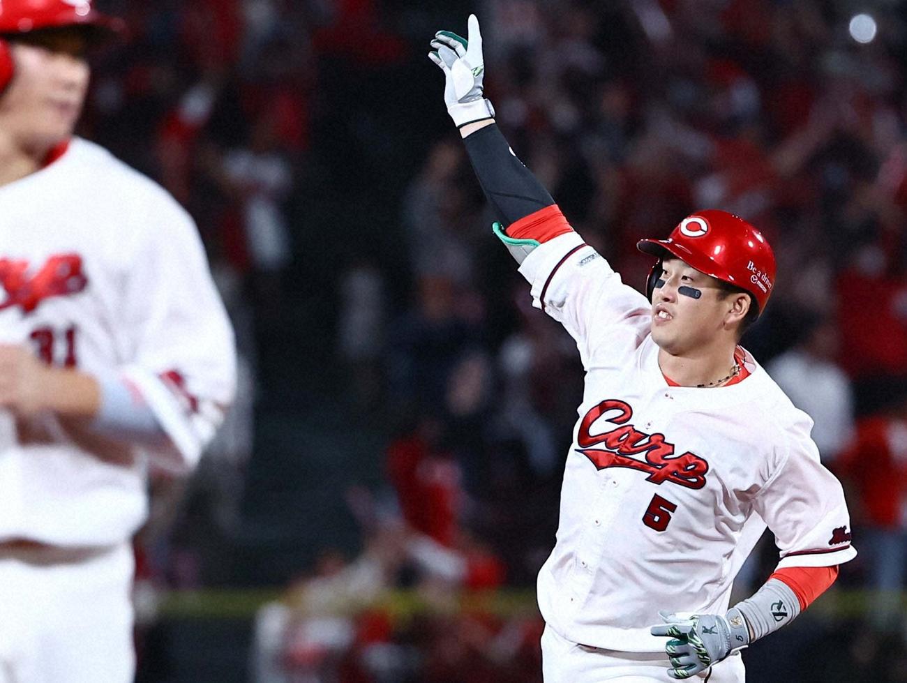 5月15日、巨人戦でプロ初となる満塁本塁打を放つ