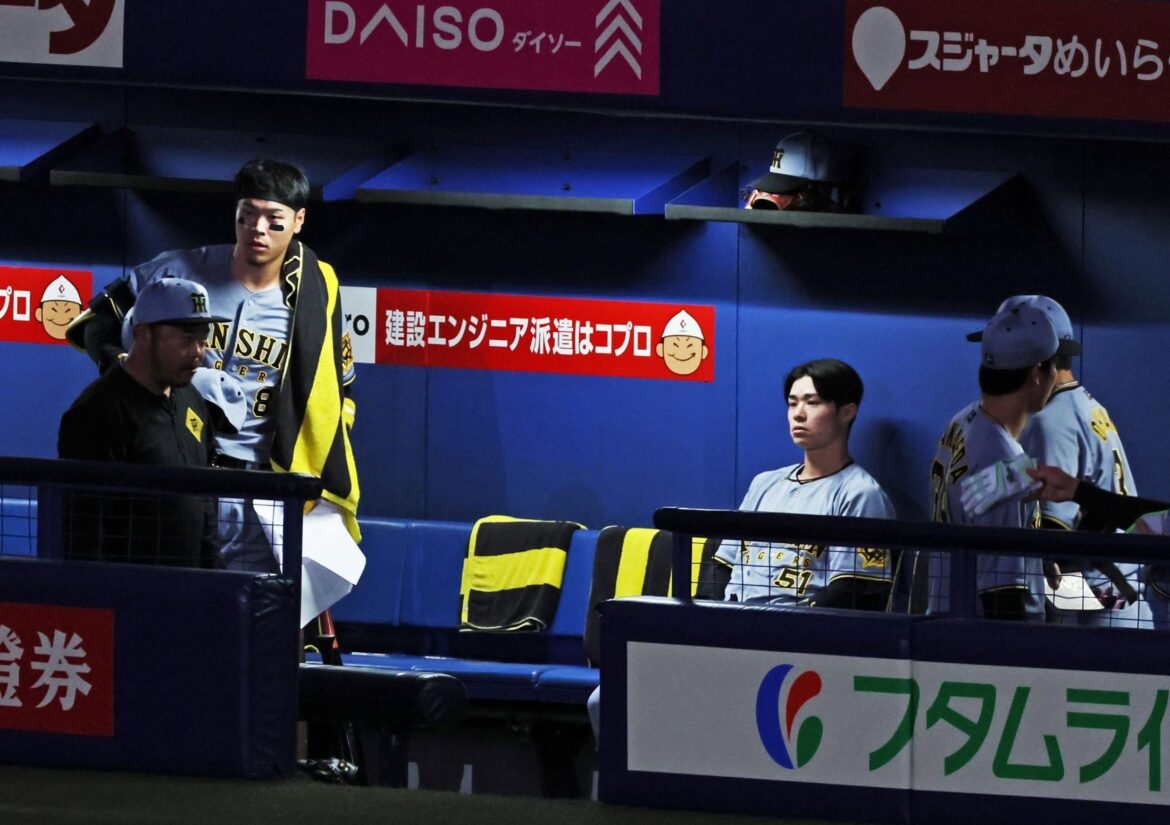 阪神・中野は厳しい表情で無言貫く 同点チャンスに見逃し三振 直前には球審のボール判定に井上監督が抗議(デイリースポーツ) – Yahoo!ニュース – Yahoo!ニュース 阪神・中野は厳しい表情で無言貫く 同点チャンスに見逃し三振 直前には球審のボール判定に井上監督が抗議(デイリースポーツ) - Yahoo!ニュース - Yahoo!ニュース
