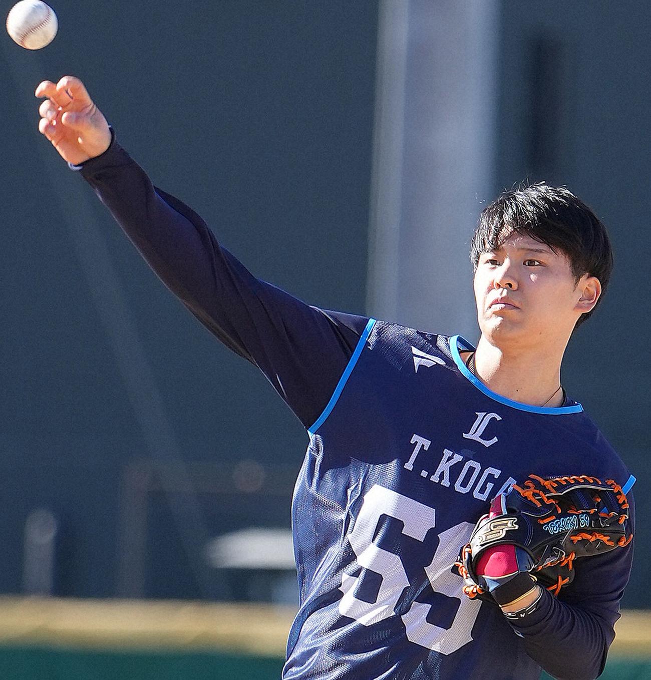 1月、合同自主トレでキャッチボール