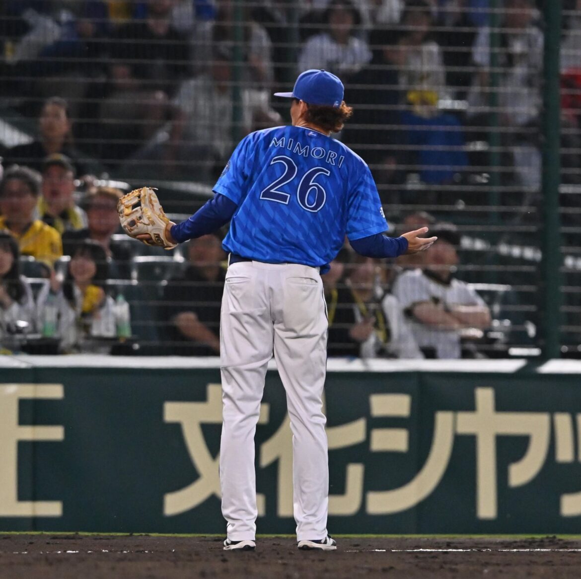 ＤｅＮＡ珍プレー 大山のファウルフライ、三塁・三森、遊撃石上とも見失う 両手広げ棒立ち… 薄暮が影響か（デイリースポーツ） - Yahoo!ニュース - Yahoo!ニュース