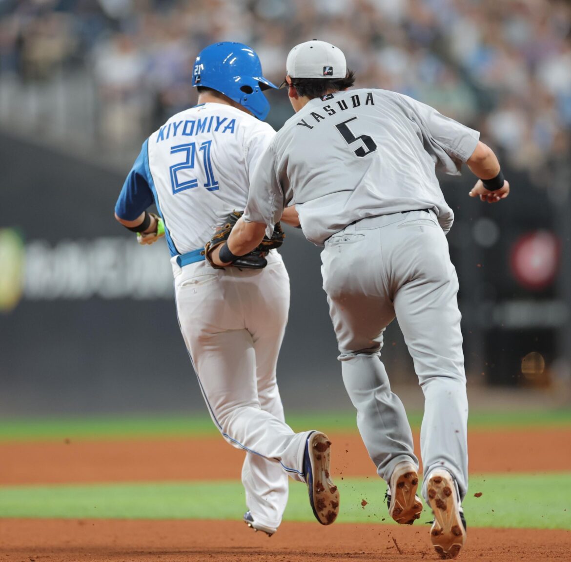 日本ハム まさかの併殺で追加点のチャンスがしぼむ 相手遊撃がライナーを落球 バックした走者２人がアウトに 解説「不運としか言いようがない」（デイリースポーツ） - Yahoo!ニュース - Yahoo!ニュース