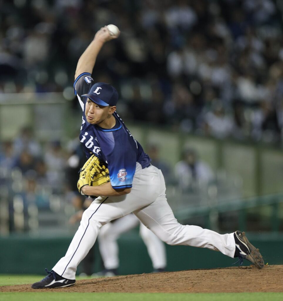 延長１１回から登板する山田陽翔（カメラ・義村　治子）