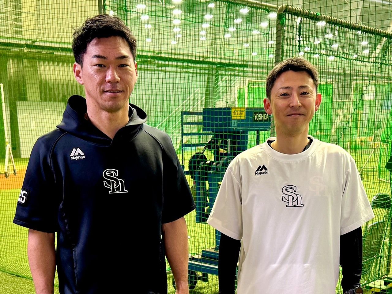 検定制度の設計に携わったのは、国立スポーツ科学センター（JISS）での勤務経歴を持つ城所収二（右）と、現役時代にソフトバンクの主軸として活躍した長谷川勇也　©福岡ソフトバンクホークス