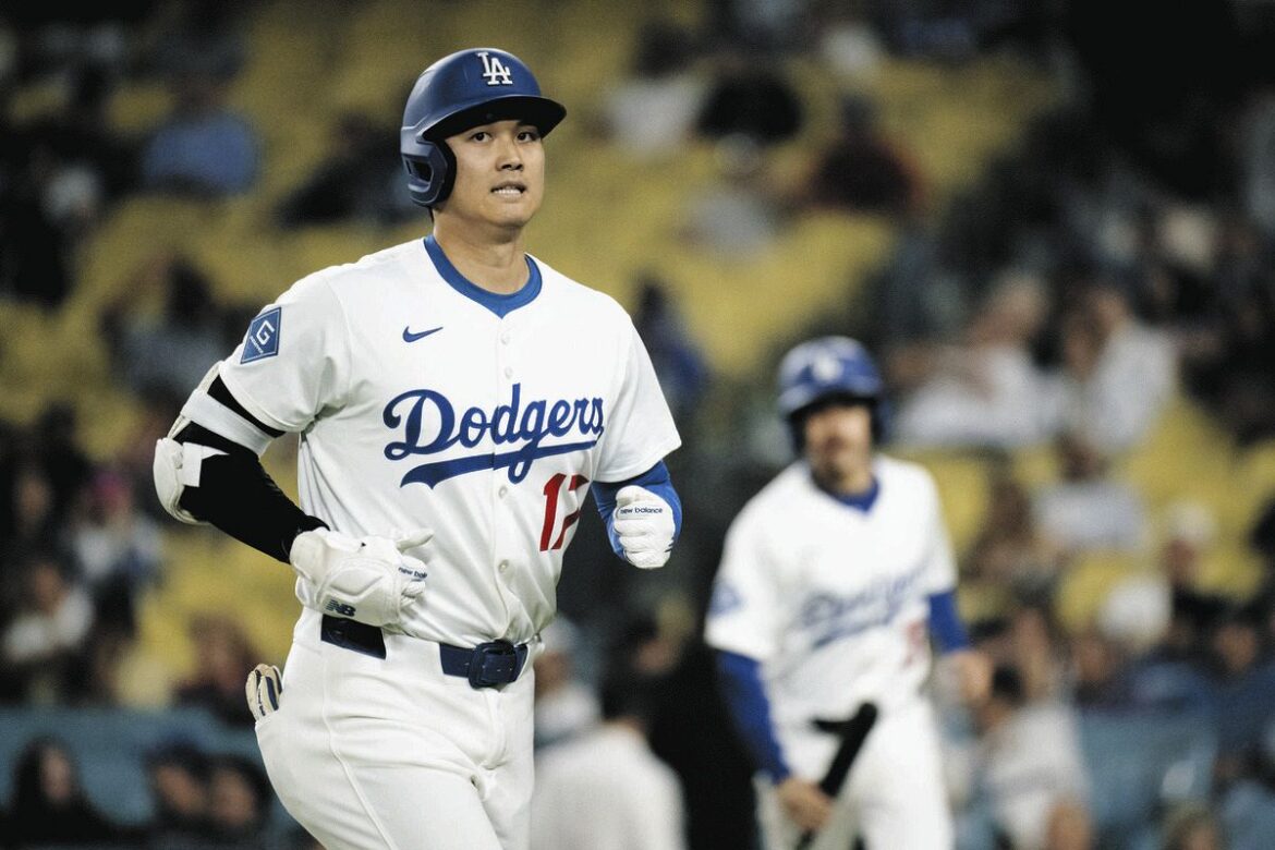 8回、二ゴロに倒れたドジャース・大谷（AP）