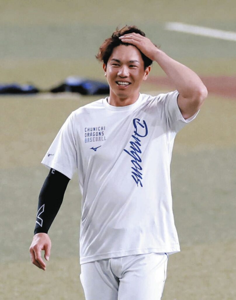 １軍に合流し、笑顔を見せる中日・福永