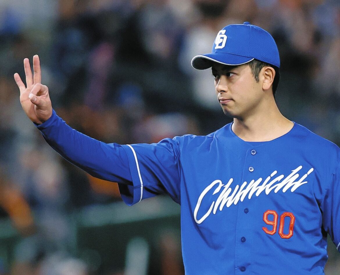 巨人－中日　巨人に勝利し、ポーズをとる松山