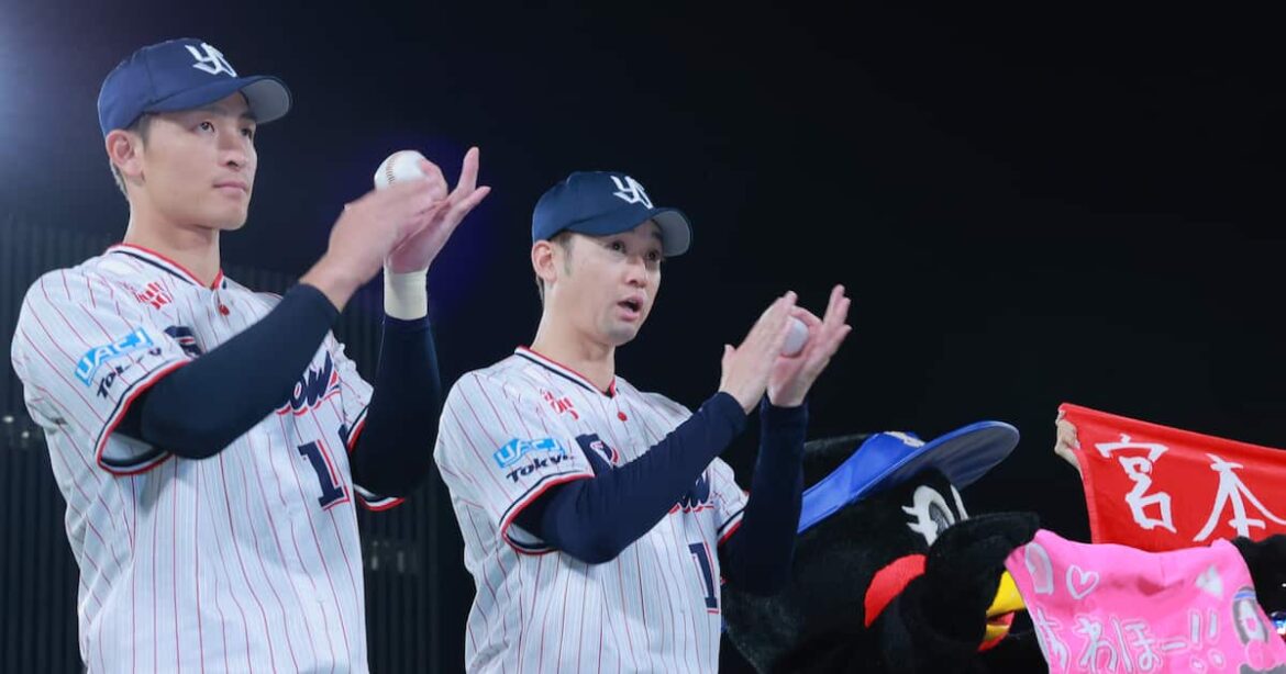 ヤクルト・石井弘寿投手コーチが通算100セーブ＆100ホールド達成の石山泰稚に賛辞「すごく強い選手だと思う」 - サンスポ