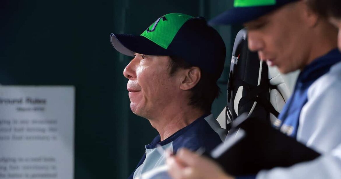 ヤクルト・サンタナがベンチ入りも今季初欠場…試合前全体練習にも姿見せず　高津監督「出られない理由があった」 - サンスポ