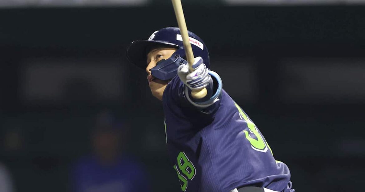 今季初スタメンのヤクルト・北村拓己、プロ0被弾の松山から1号「体の反応がうまくいってくれた」 - サンスポ