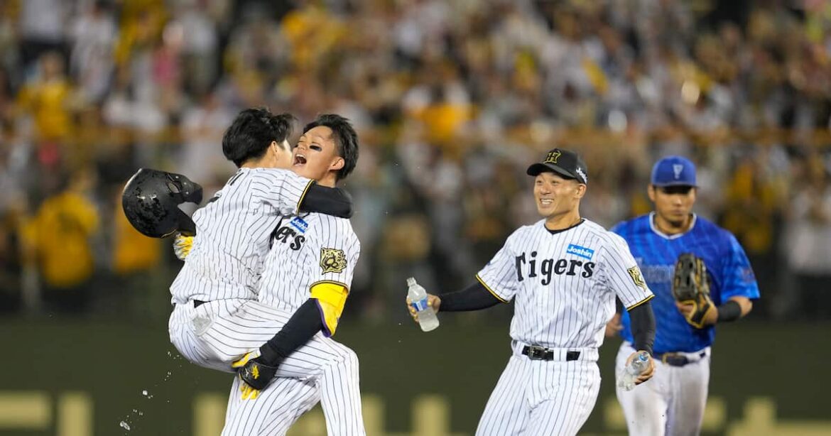 阪神が延長十一回サヨナラ勝ち、連勝で首位死守 無死満塁から森下翔太が押し出し四球 – サンスポ 阪神が延長十一回サヨナラ勝ち、連勝で首位死守 無死満塁から森下翔太が押し出し四球 - サンスポ