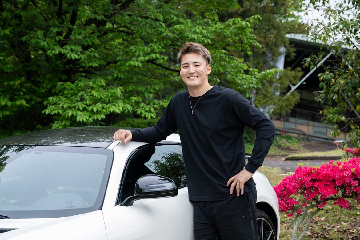 西武・元山飛優、華麗な愛車遍歴と”元レーサー”の父 将来の夢は「一生乗っていく1台を」 | ENCOUNT 西武・元山飛優内野手が愛車への思いを語った【写真:舛元清香】