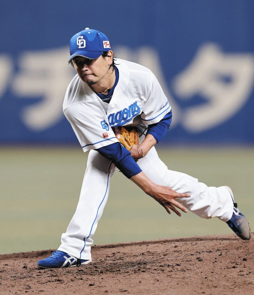 中日―ヤクルト　ヤクルト戦に先発し、力投する涌井