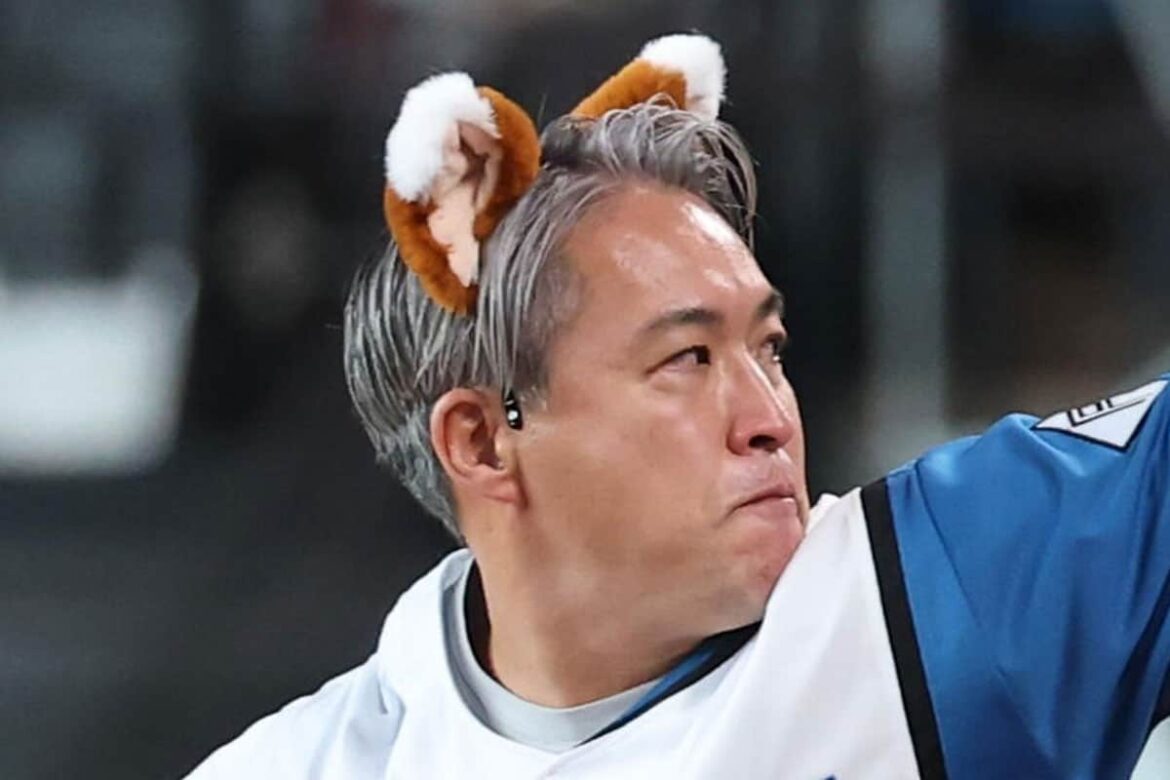 五十嵐亮太「ヤクルトのキムタク」時代の写真に集まる歓喜…隣の “元監督” は「インポッシブルひるちゃん」そっくり | Smart FLASH/スマフラ[光文社週刊誌]