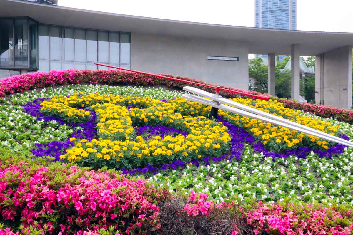 神戸・東遊園地の『こうべ花時計』が「オリックス・バファローズ」に関するデザインになっています [画像]