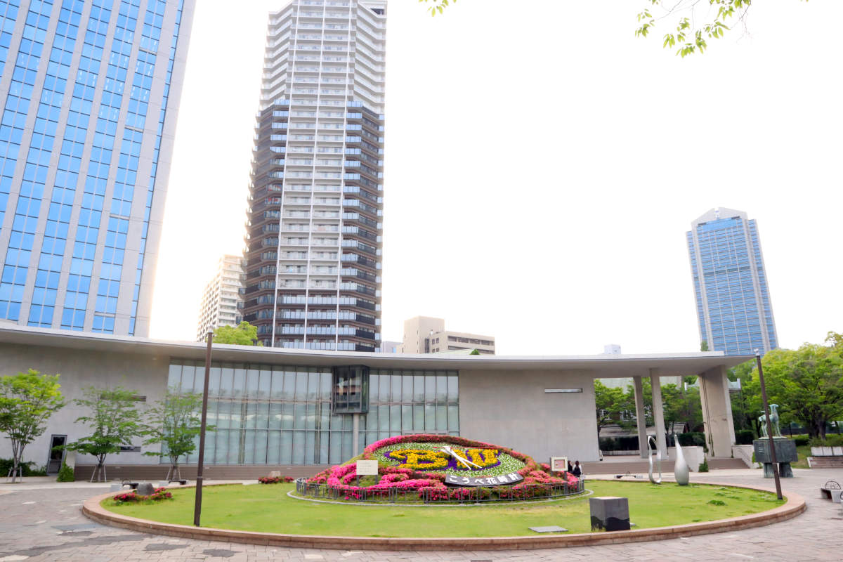 神戸・東遊園地の『こうべ花時計』が「オリックス・バファローズ」に関するデザインになっています [画像]