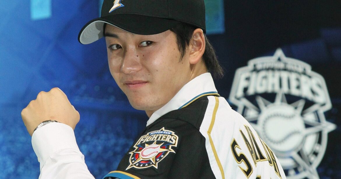 「僕のせいで、すみません」斎藤佑樹は冷静だった…日ハム決定のドラフト会場で記者が殺到「名刺が一瞬で消えた！」広報が見た“フィーバー”の実像 - プロ野球 - Number Web