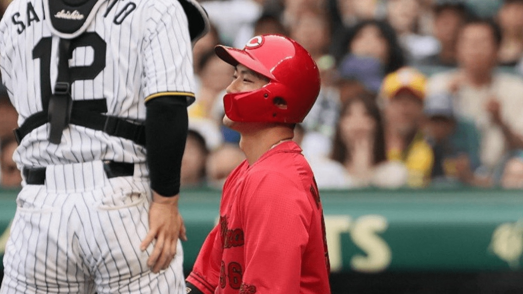 中村奨成が本盗失敗　流れ失う　5月18日阪神戦 - 中国新聞デジタル