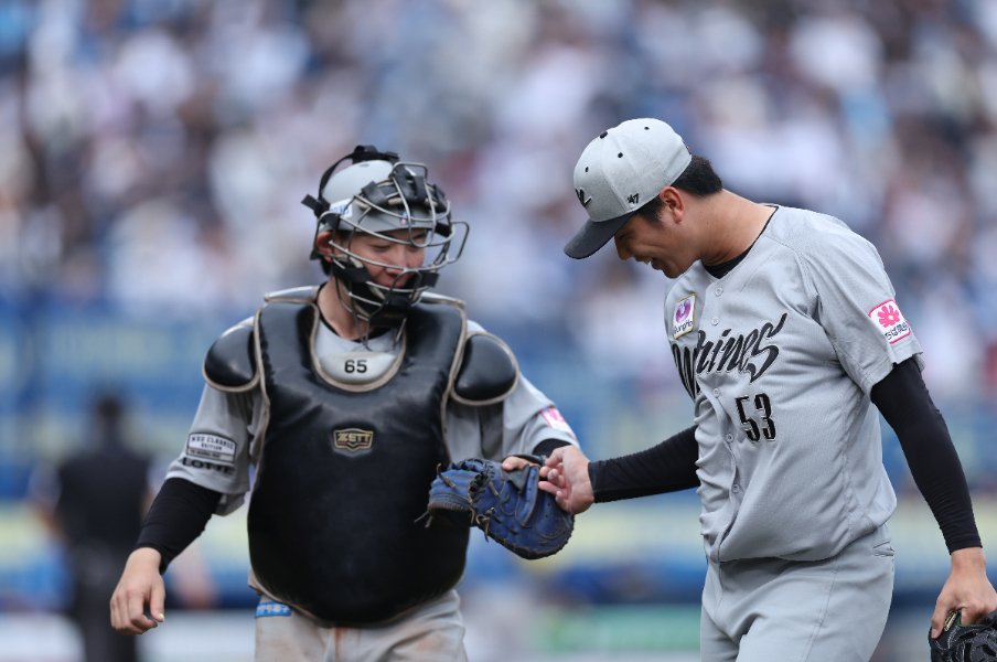 ロッテの“10代バッテリー”寺地隆成＆木村優人…40年ぶり快挙を生んだ「いつも一緒」19歳の日常「あいつは陽キャラ」「ワサビに最近ハマって…」＜Number Web＞ photograph by Chiba Lotte Marines