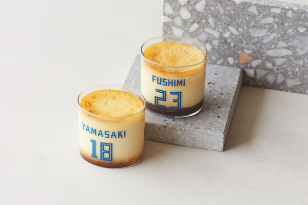 Mr. CHEESECAKEと北海道日本ハムファイターズコラボした限定カップチーズケーキセット「山﨑福也投手×伏見寅威選手セット（キャラメル、あんバター）」