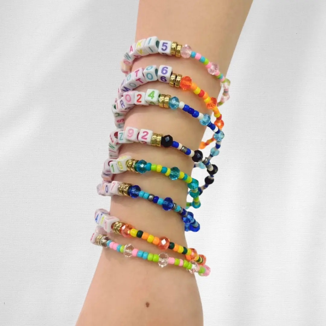 7月4日に配布される背番号・選手名入りのビーズブレスレット