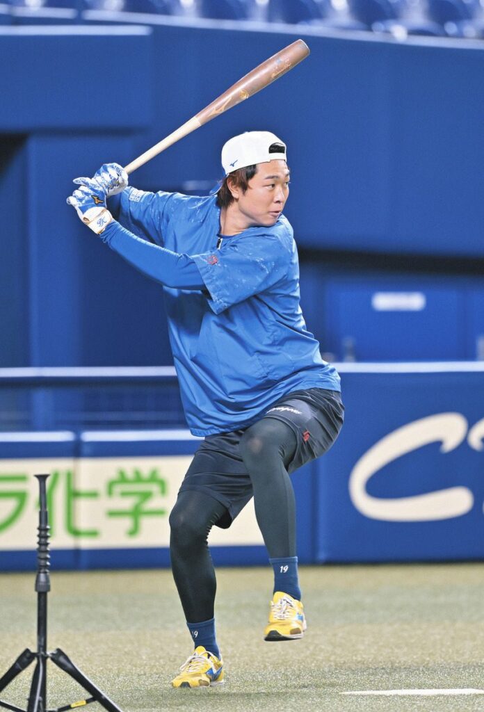 打撃練習する高橋宏