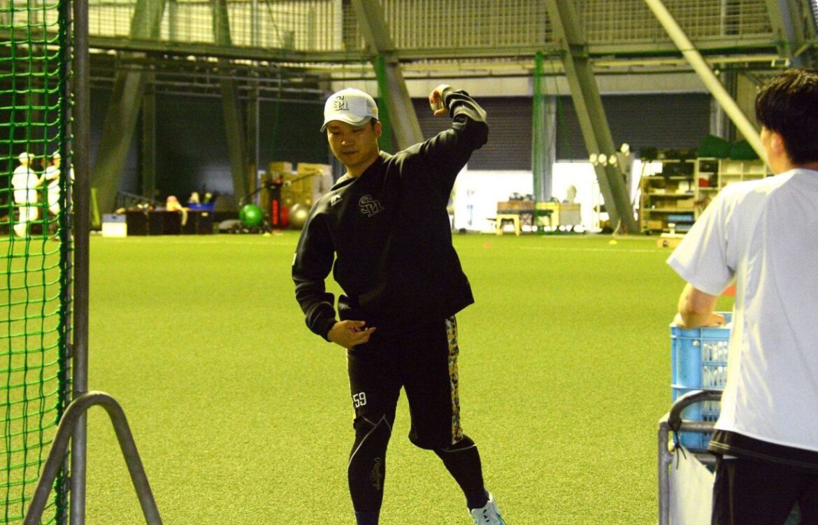 ソフトバンク長谷川威展が約3カ月ぶりにボールを握る ワンバウンドで10球 トミー・ジョン手術後初:「おっ!」でつながる地元密着のスポーツ応援メディア 西スポWEB OTTO! ソフトバンク長谷川威展が約3カ月ぶりにボールを握る ワンバウンドで10球 トミー・ジョン手術後初:「おっ!」でつながる地元密着のスポーツ応援メディア 西スポWEB OTTO!